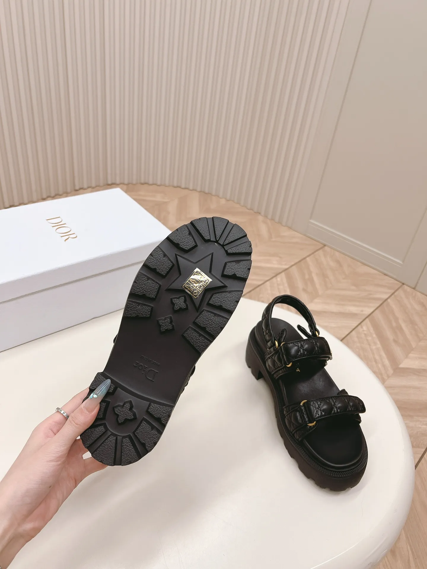 👟👟Ex-factory price 520👟👟 2024Dior Classic Velcro high-heeled sandals and slippers series original replica high version super durable and versatile style very comfortable on the foot, slim and tall, original leather upper, original d hardware buckle, original TPU outsole Heel height is about cm Size: 35-42